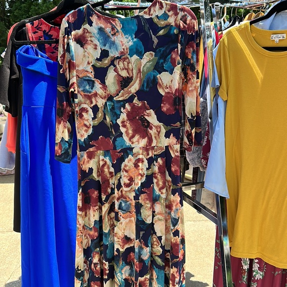 Blue Watercolor Floral 3/4 length sleeves Filly Flair dress - Picture 5 of 5